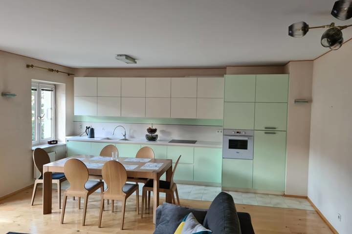 Peaceful Garden Apartment Near the Metro - 1