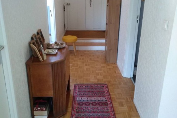 Nice top floor apartment, park in front - 3