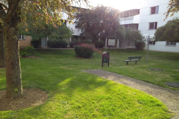 Nice top floor apartment, park in front - 5