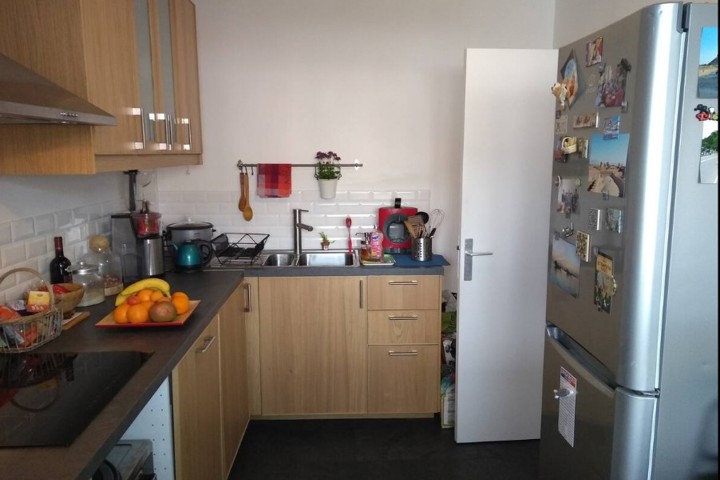 Nice top floor apartment, park in front - 2