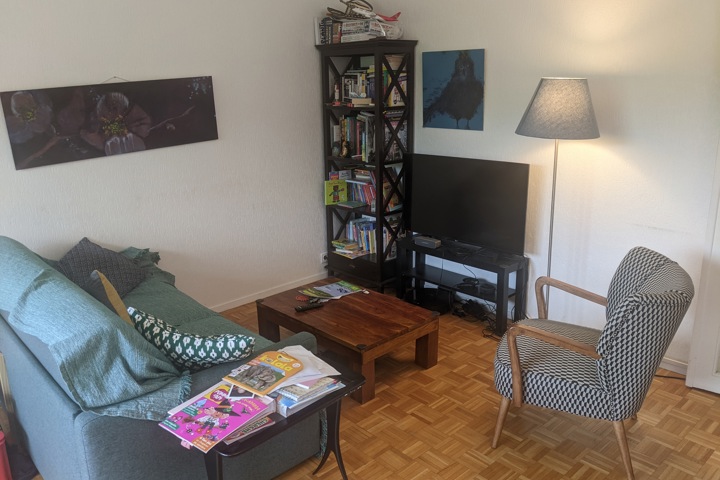 Nice top floor apartment, park in front - 1
