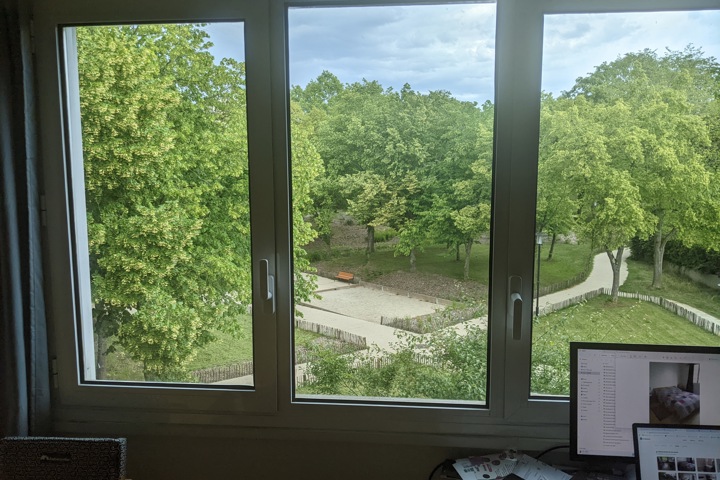 Nice top floor apartment, park in front - 7