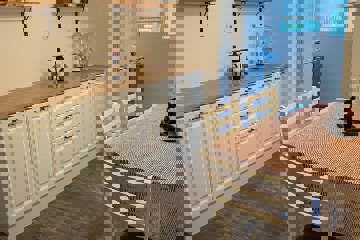 Spacious 2-Bedroom Apartment Near City Center - 2