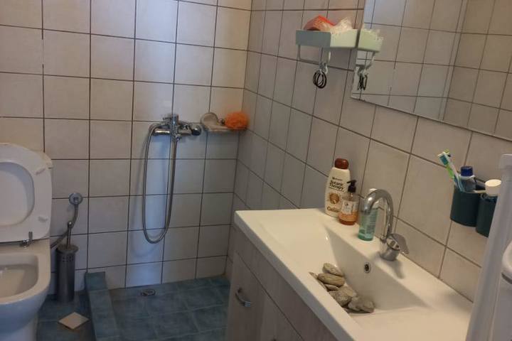 cosy blue and white by the sea - 9