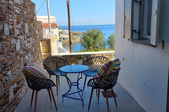 cosy blue and white by the sea - 8