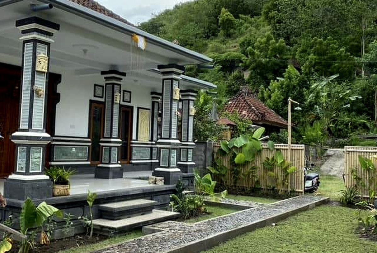 Authentic 3BR House in Peaceful Amed