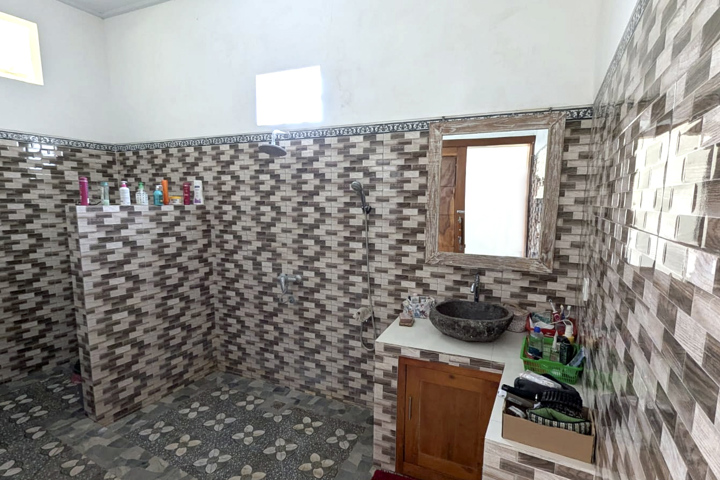 Authentic 3BR House in Peaceful Amed - 7