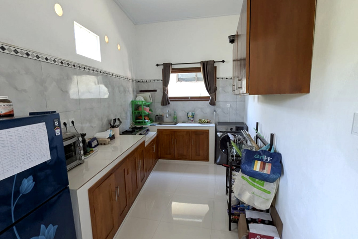 Authentic 3BR House in Peaceful Amed - 8