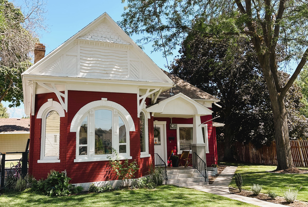 Charming 1891 cottage with a beautiful yard.
