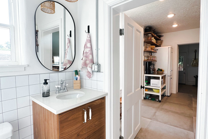 Charming 1891 cottage with a beautiful yard. - 8