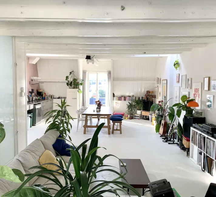 Amsterdam, The Netherlands Studio · 1 workspace · 4000 Mbps WiFi