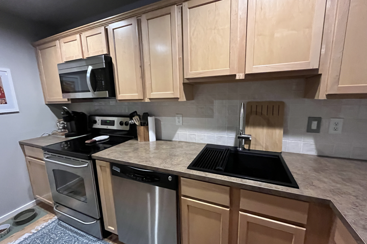 Clean, cozy condo in Bend - 5