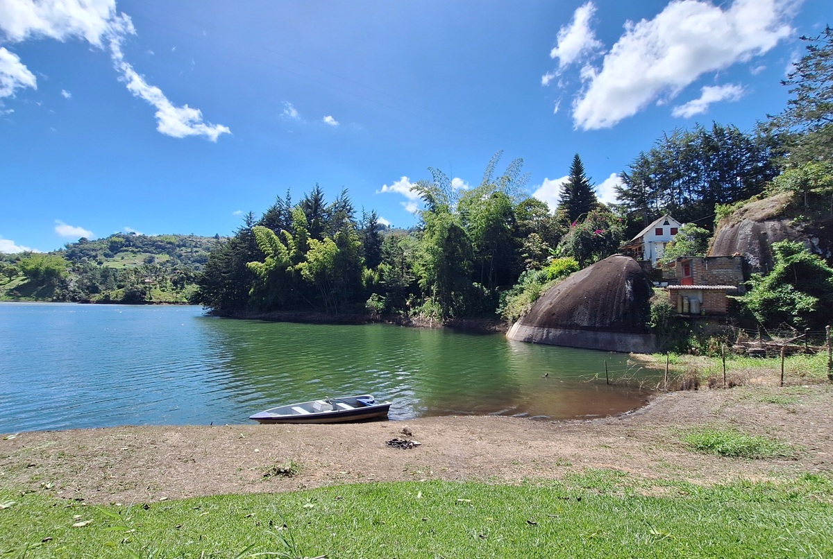 Peaceful Lakefront escape in Guatapé