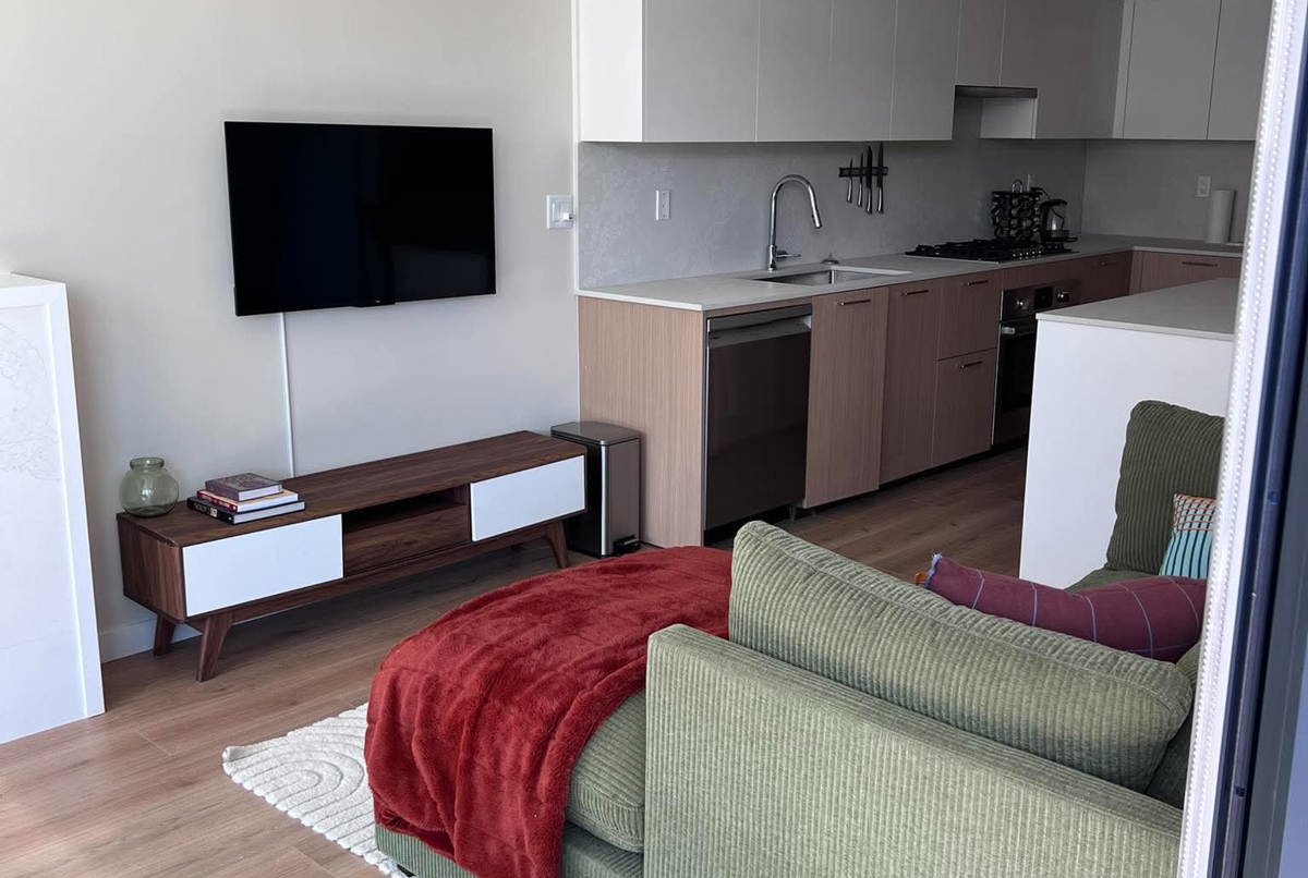 2026 apartment close to the heart of Victoria