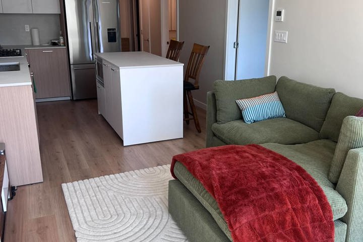 2026 apartment close to the heart of Victoria - 1