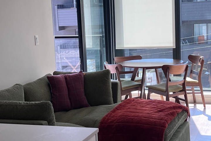 2026 apartment close to the heart of Victoria - 2