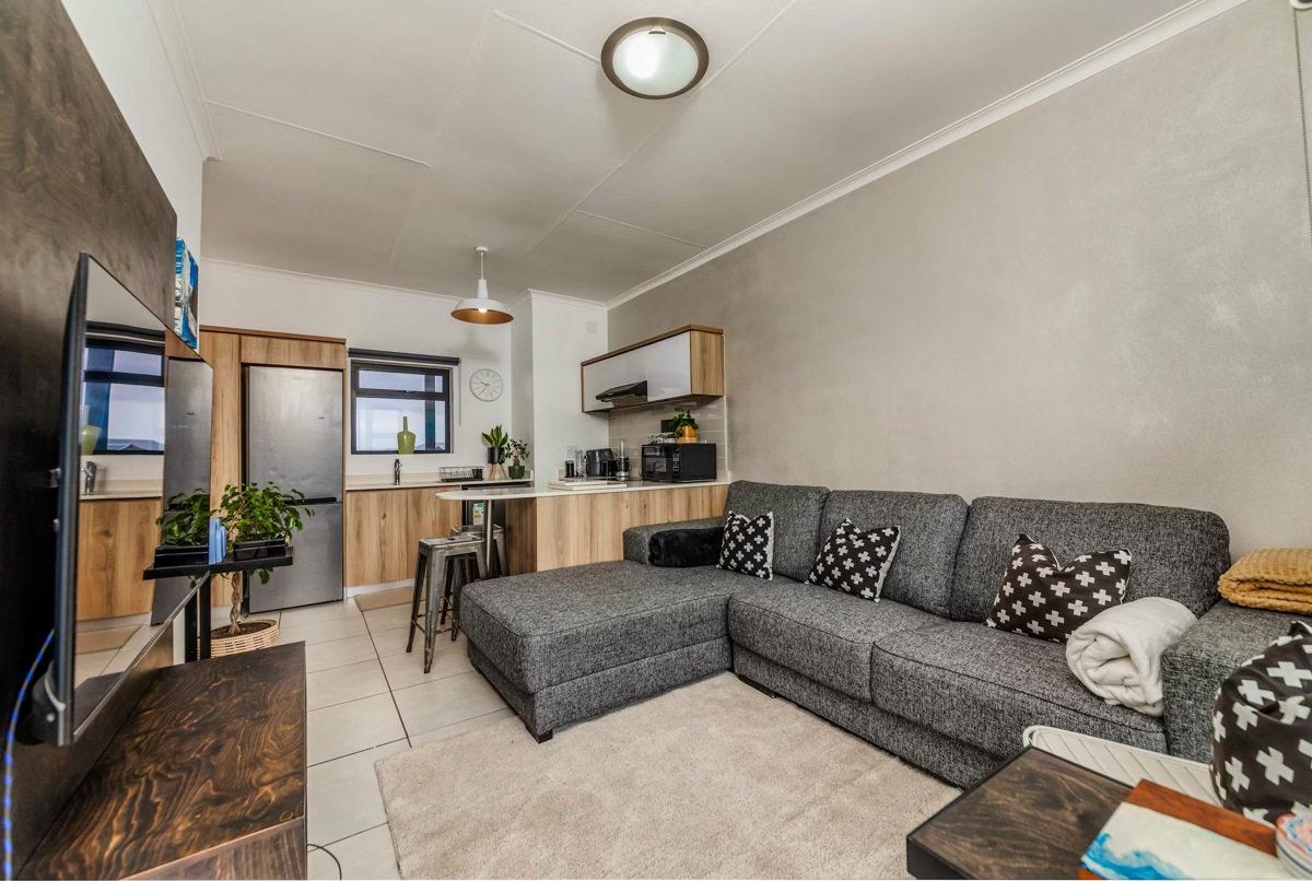 Modern Digital Nomad Haven: Luxury Ballito