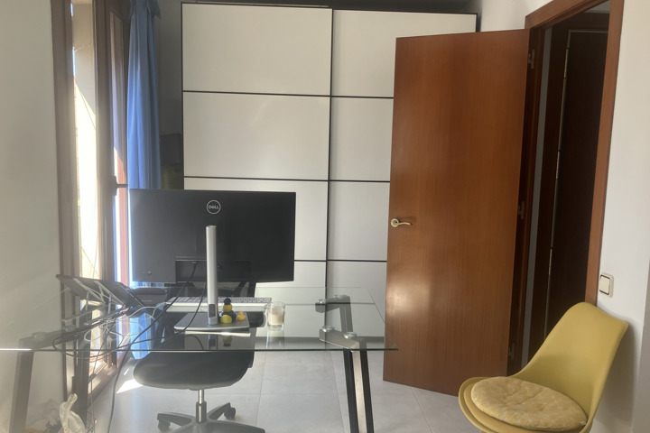 Sun-Drenched Gem in the Heart of Vibrant Gràcia - 1