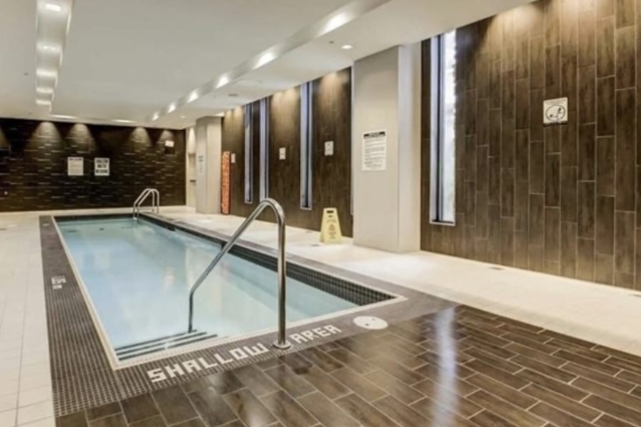 Modern Condo w/amenities - midtown toronto - 2