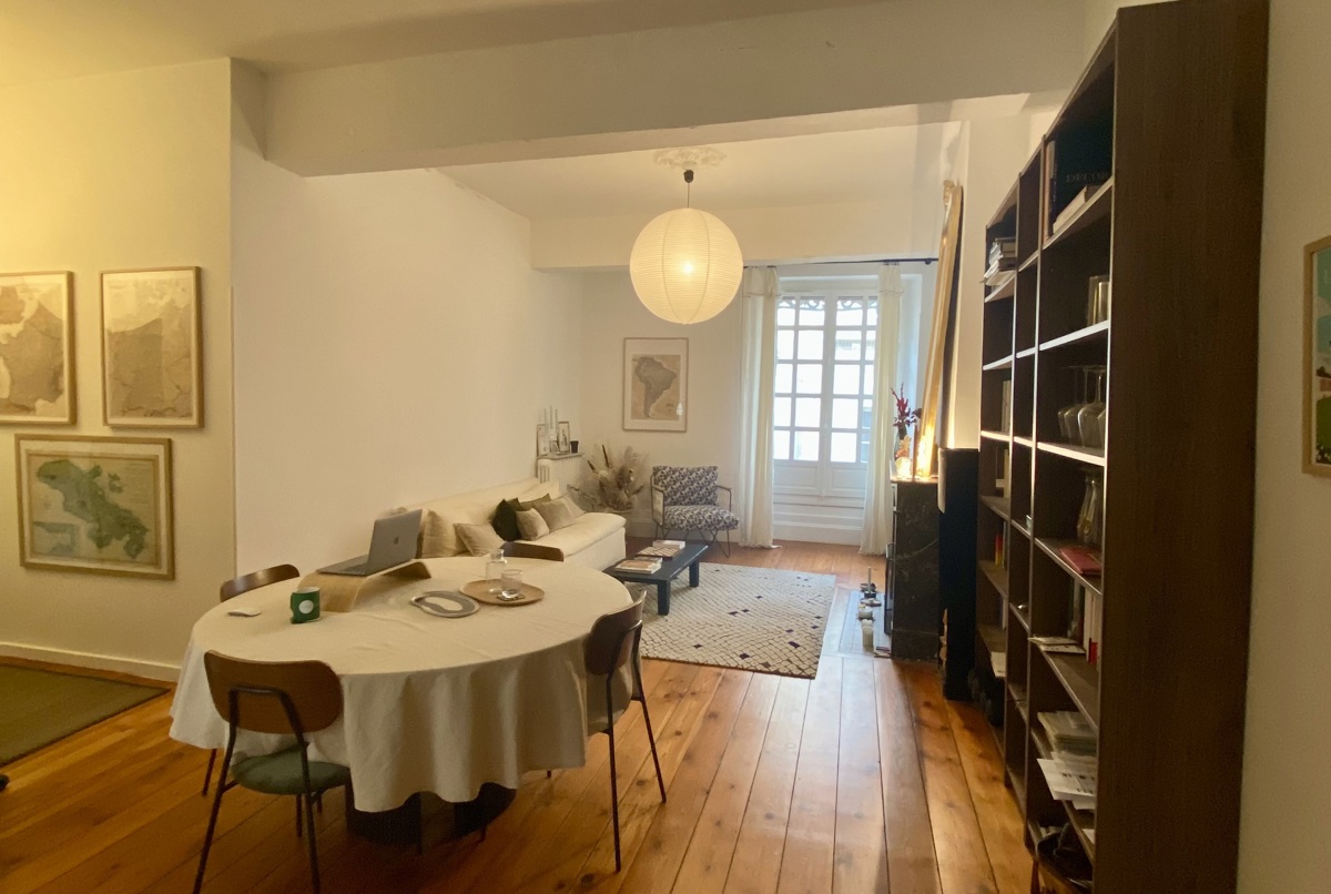 Elegant 90m² Apartment in Historic Center of Borde