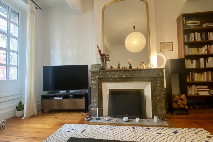 Elegant 90m² Apartment in Historic Center of Borde - 3