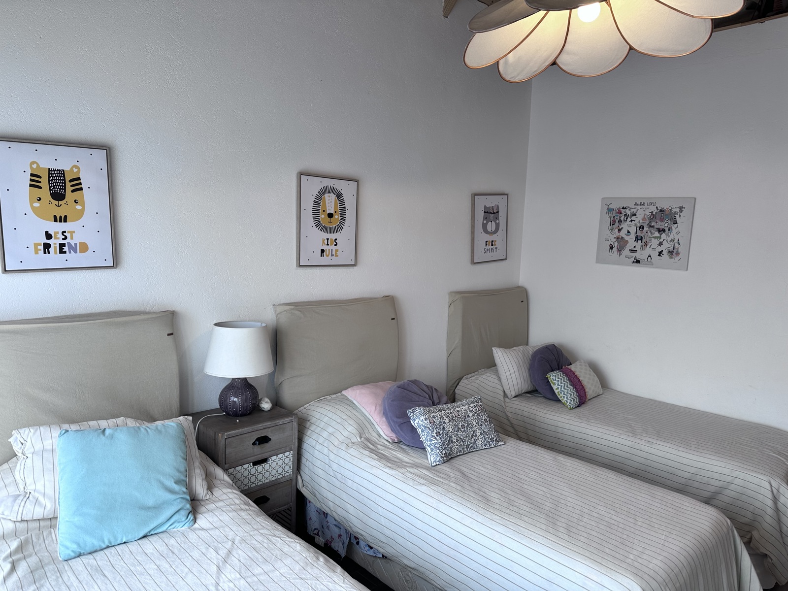 Kids room with 3 beds in Argentina