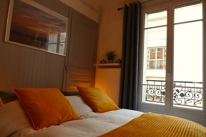 Charming Parisian Apartment: Bright and Cozy - 9