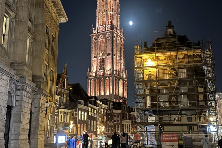 Little Utrecht Canal- palace - 10