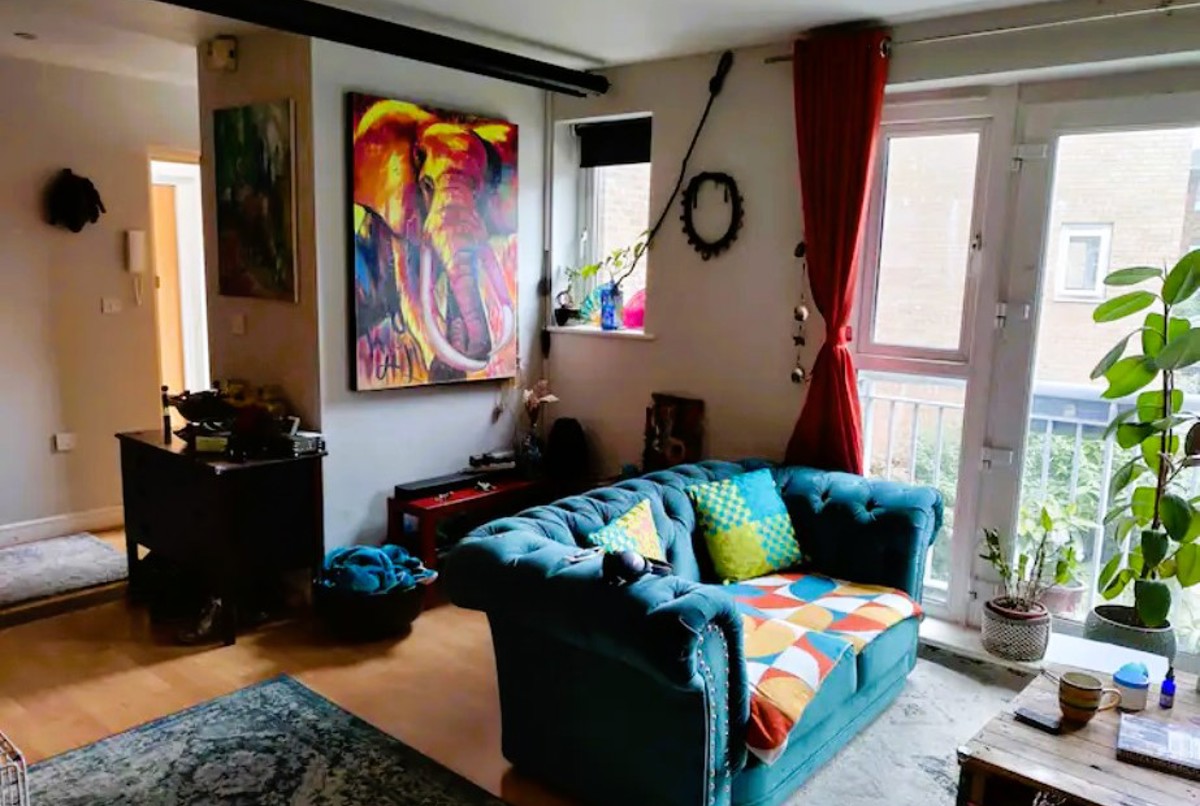 Big sunny living room flat in central London!