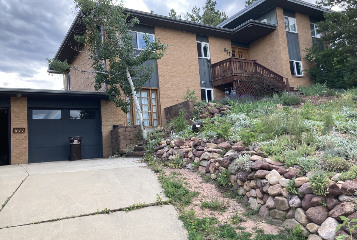 Comfortable home with amazing mountain view
