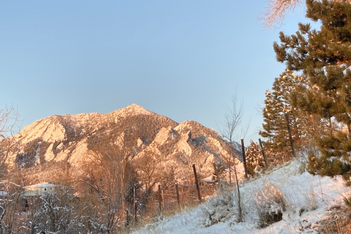 Comfortable home with amazing mountain view - 1