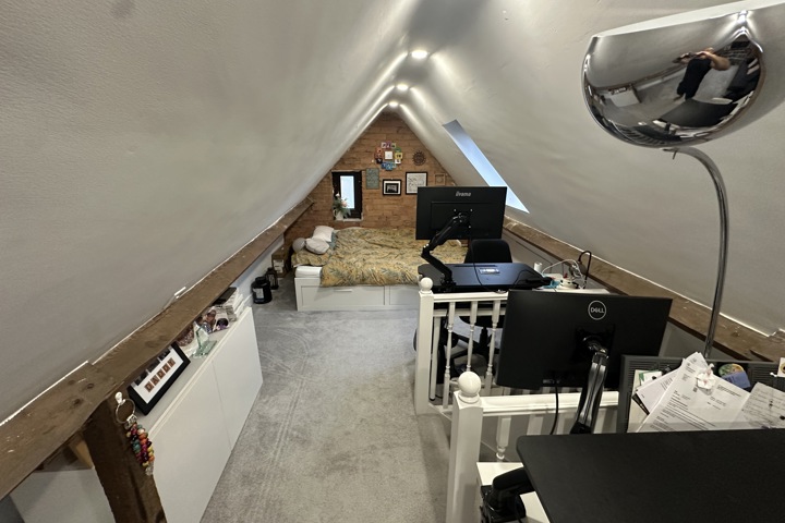Cosy Semi in a quiet but vibrant village - 10