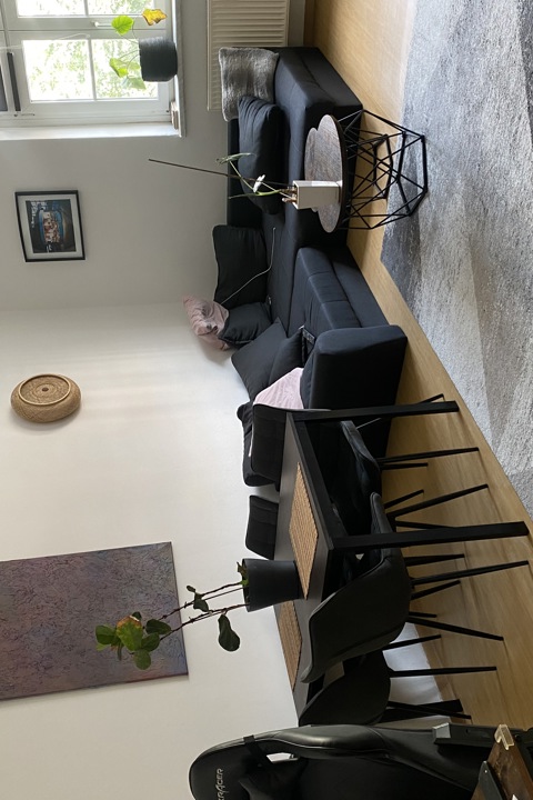 Bright & Cozy Living Space - 6