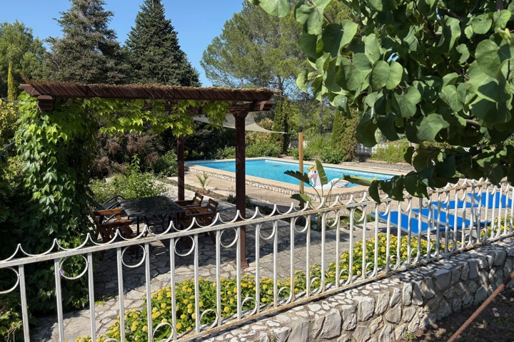 Unique house with botanical garden, pool and views - 19