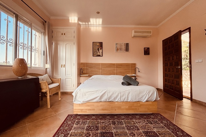 Unique house with botanical garden, pool and views - 12