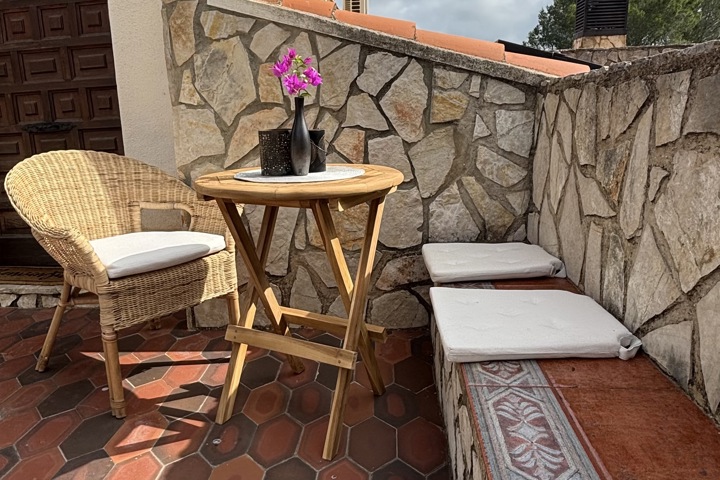 Unique house with botanical garden, pool and views - 10