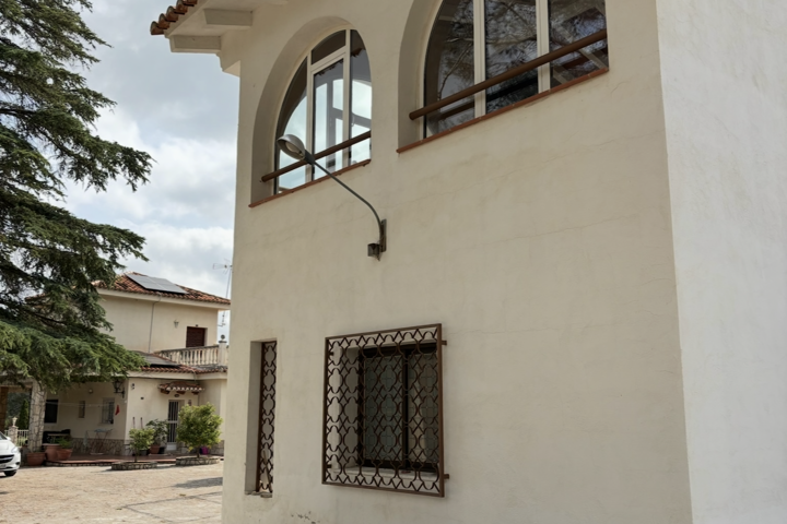 Unique house with botanical garden, pool and views - 13