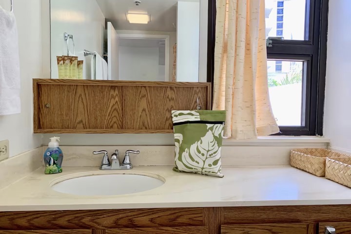 Huge Lanai, view of Diamond Head - 2 bedroom - 8