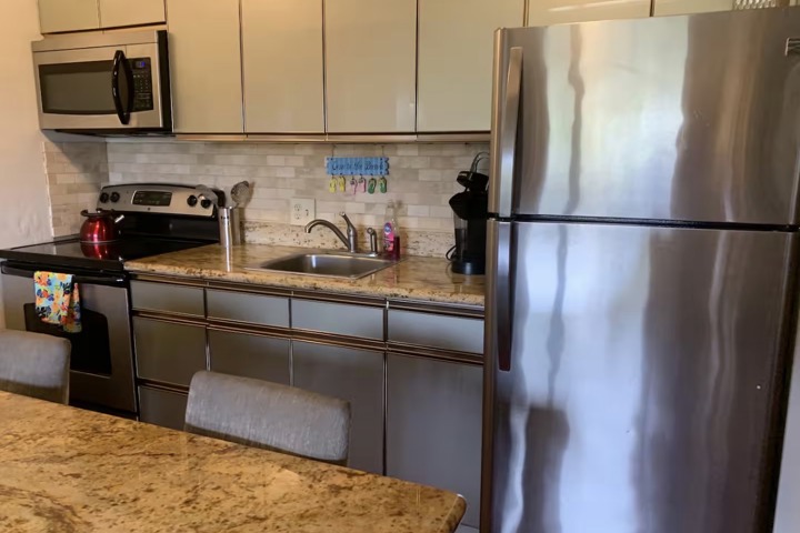 Huge Lanai, view of Diamond Head - 2 bedroom - 12