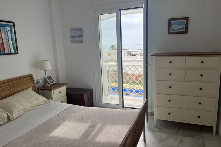 3 Bed duplex 200m from the beach - 6