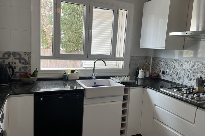 3 Bed duplex 200m from the beach - 5