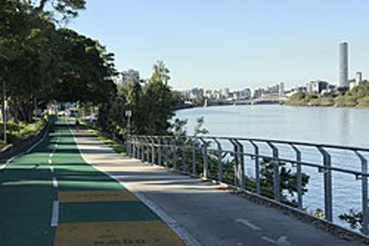 Courtyard 2BR Apartment - 14