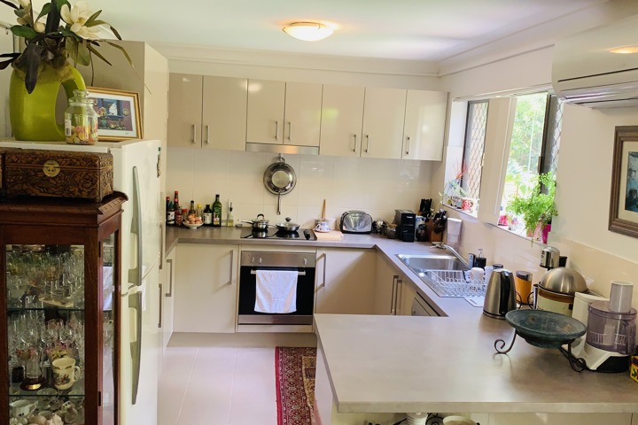 Courtyard 2BR Apartment - 8