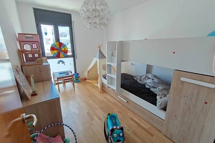 3BR flat with 2 Workspaces and FastWiFi near beach - 1