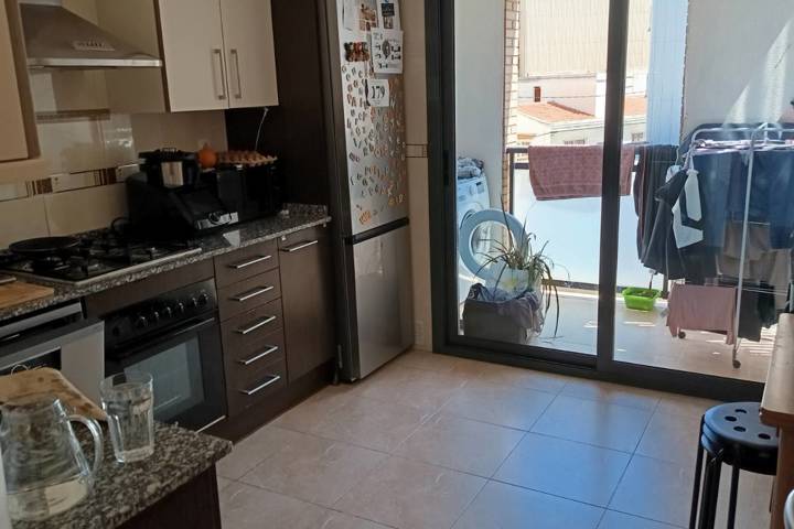 3BR flat with 2 Workspaces and FastWiFi near beach - 4