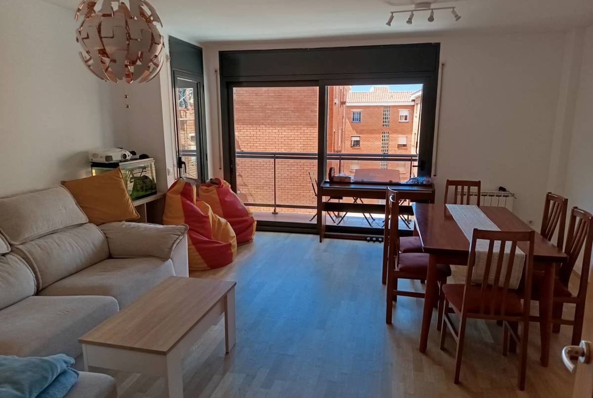 3BR flat with 2 Workspaces and FastWiFi near beach