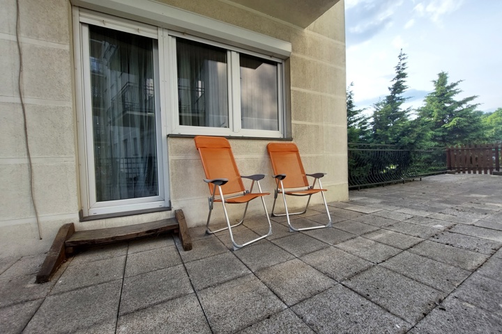 Charming 2-Room Apartment with Huge Terrace - 7