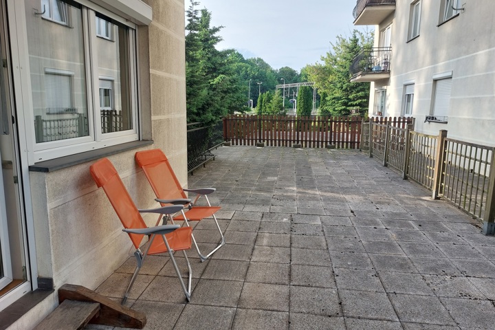 Charming 2-Room Apartment with Huge Terrace - 8