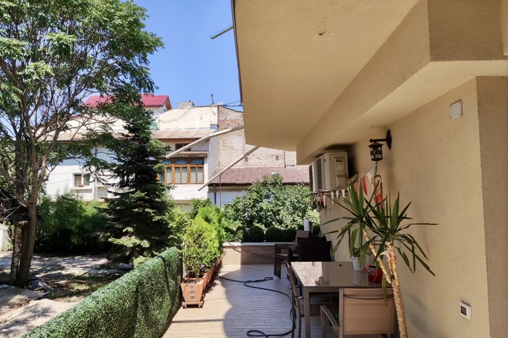 City center retreat with large terrace - 1