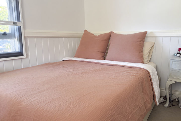 Peaceful Inner City Brisbane home with 2 cats - 1